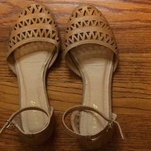 Brown flat/sandals w/ ankle strap